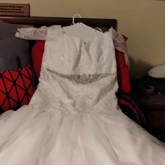 wedding dress - Picture 2 of 5
